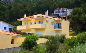Apartment In Theologos